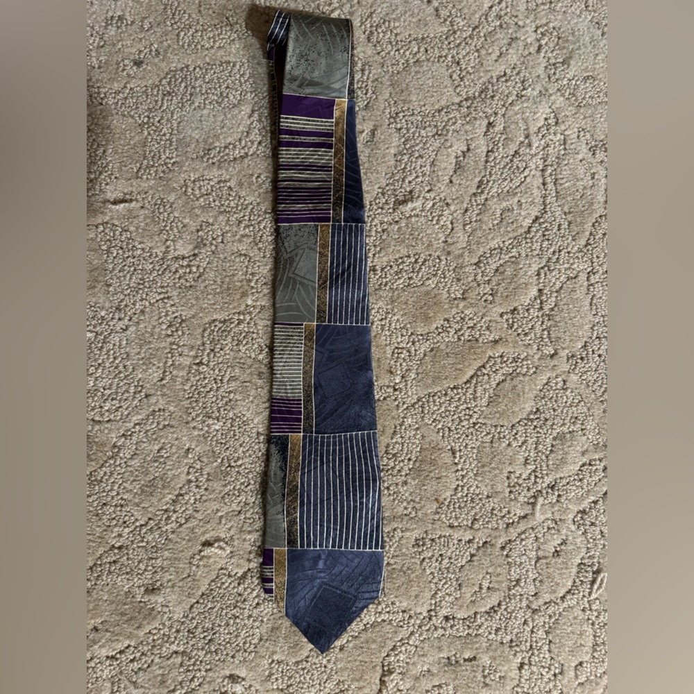 Vintage Geometric Patterned Tie in Purple and Gray